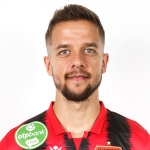 B. Kesztyűs Midfielder